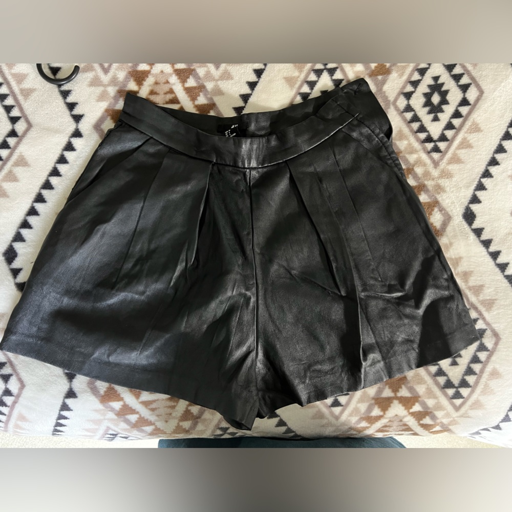 Leather shorts with a warming material inside HM great quality